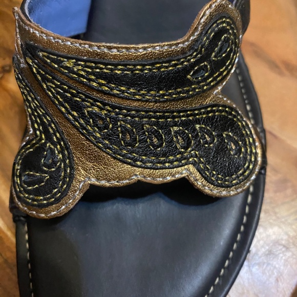 Clarks Indigo leather kitten heel sandal. Sz 8 - Picture 6 of 16